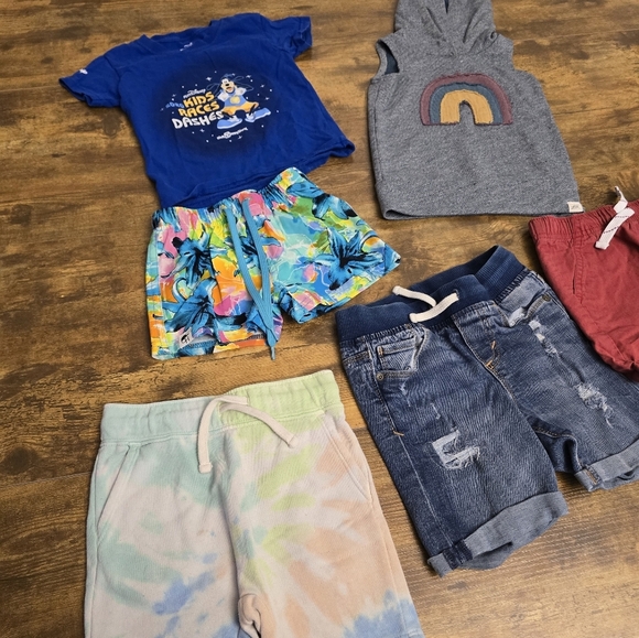 Toddler boys size 2T summer clothing bundle of 6 mostly shorts - Picture 4 of 6